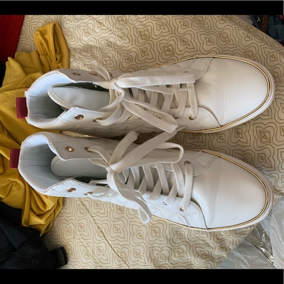 Guess fashion White Leather Ankle Boots Sz 9 Diamond Embroidered Lace Up Flat - Picture 4 of 4